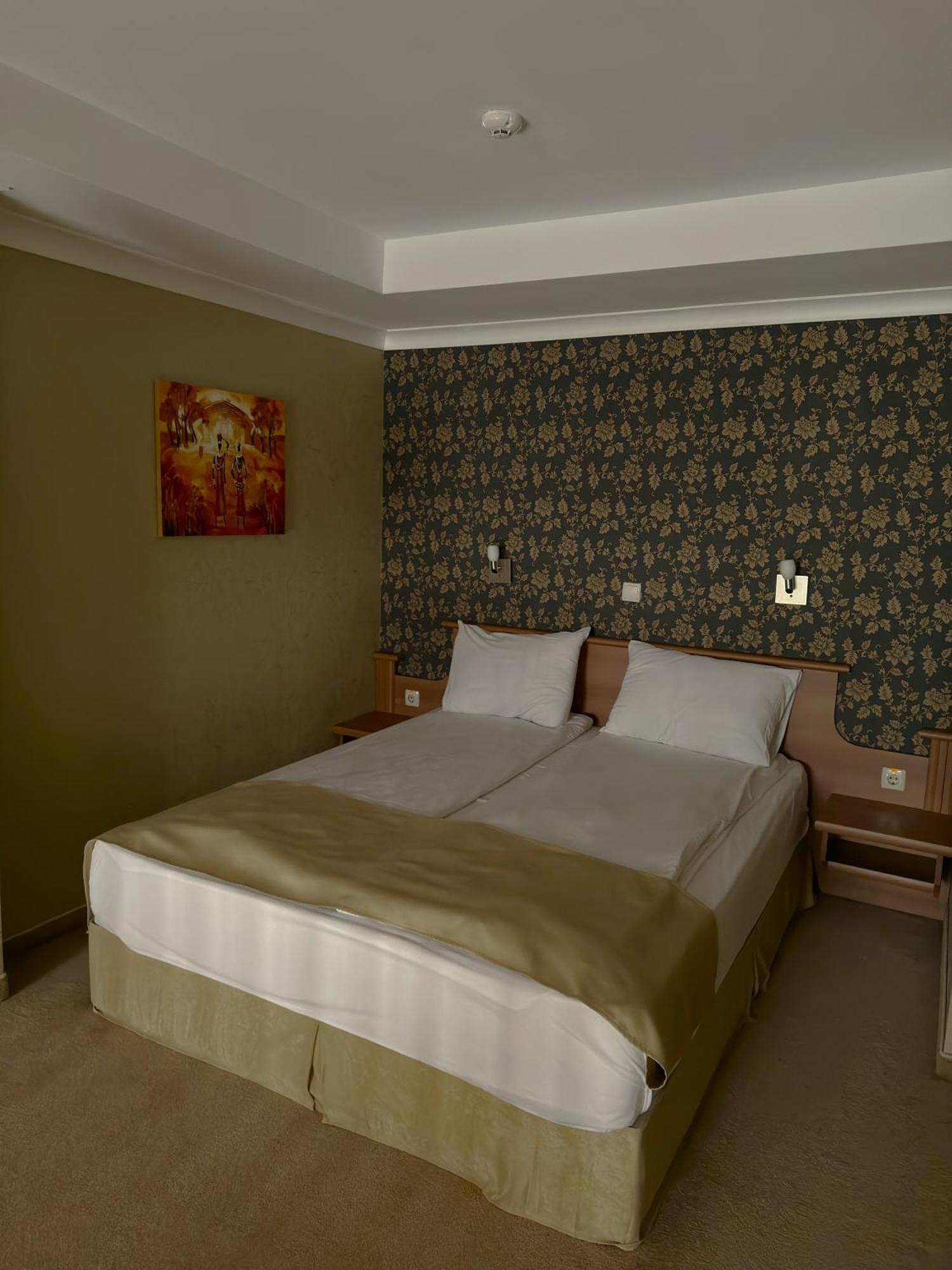 Hotel Elit Pernik Екстер'єр фото