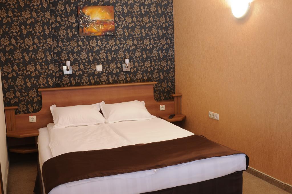 Hotel Elit Pernik Екстер'єр фото