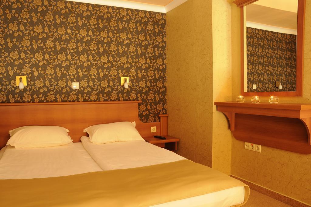 Hotel Elit Pernik Екстер'єр фото